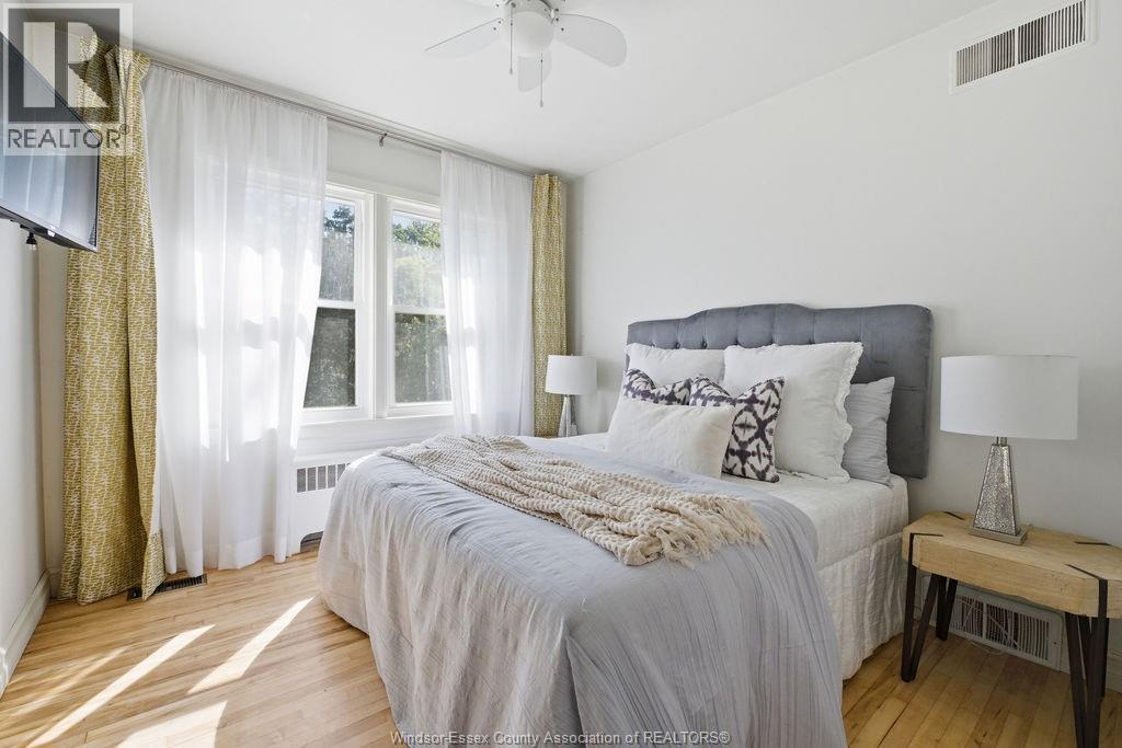 4330 CASGRAIN DRIVE - 19