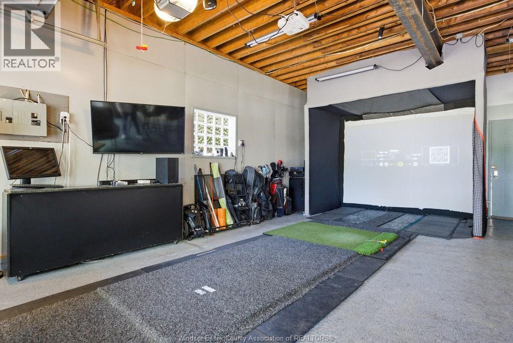 4330 CASGRAIN DRIVE - 31