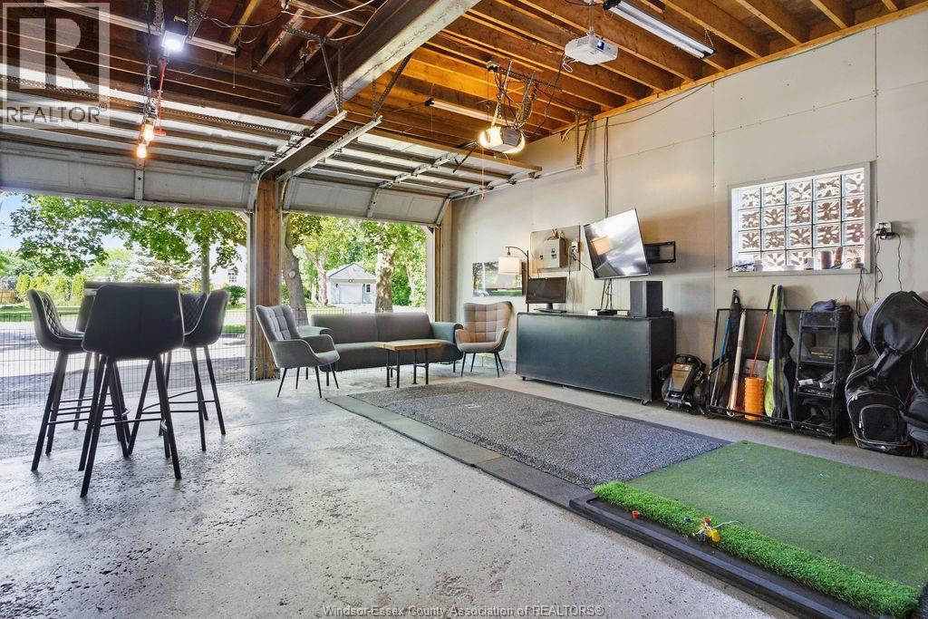 4330 CASGRAIN DRIVE - 33