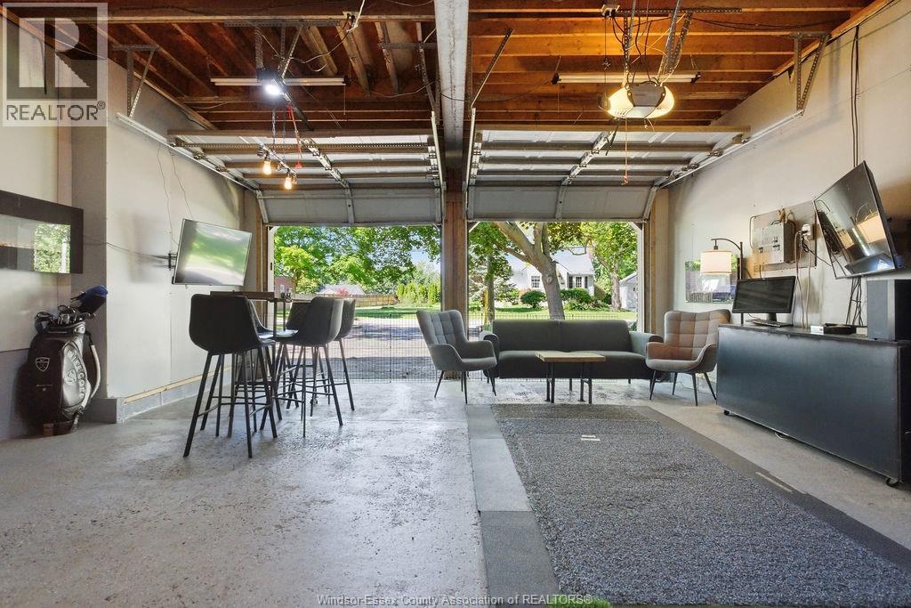 4330 CASGRAIN DRIVE - 34