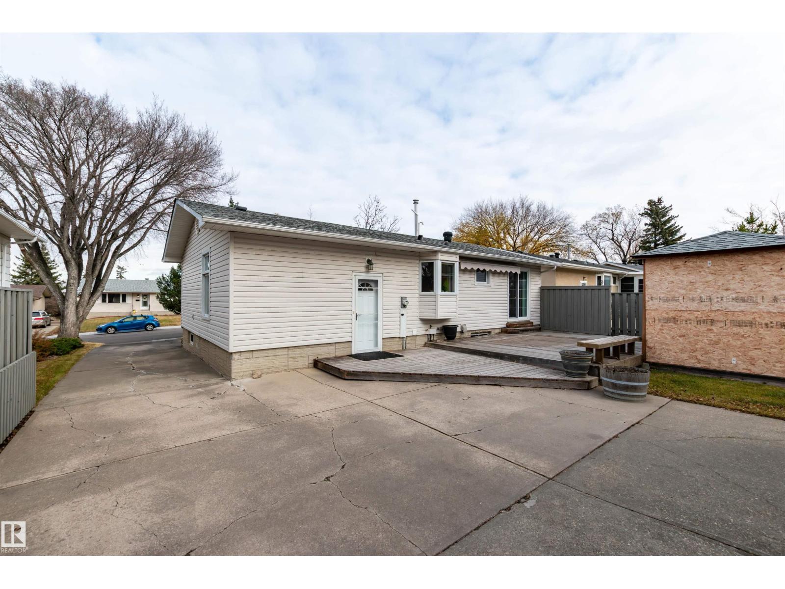 108 MARION DR - 34