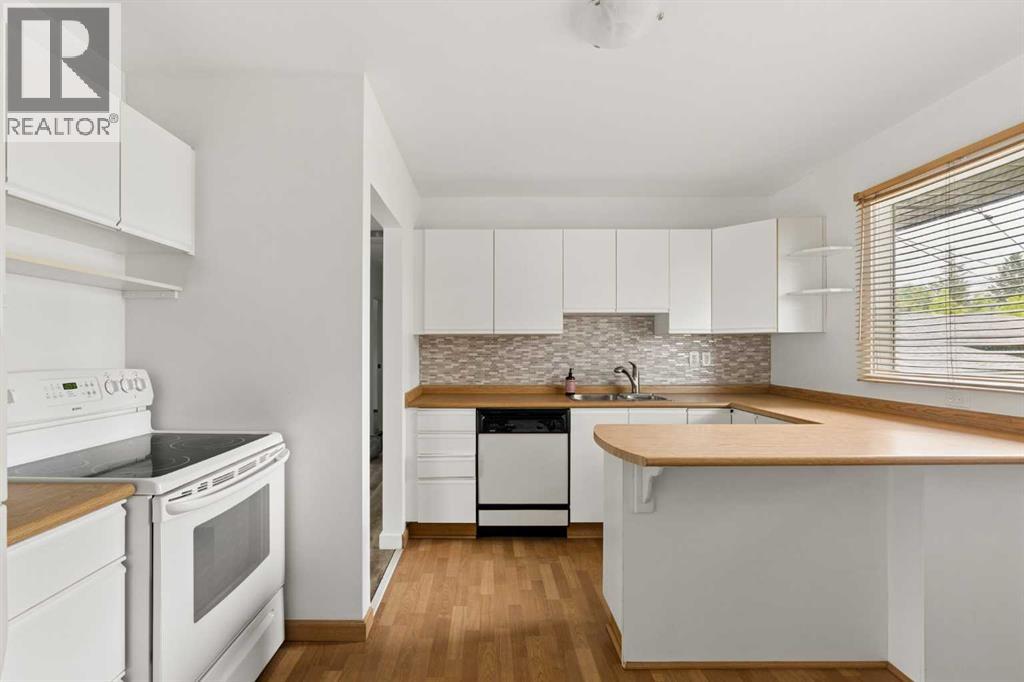 32 Gladeview Crescent SW - 10