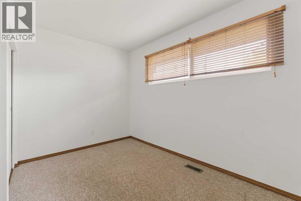 32 Gladeview Crescent SW - 19