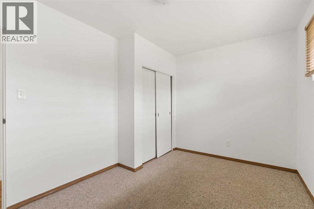 32 Gladeview Crescent SW - 20