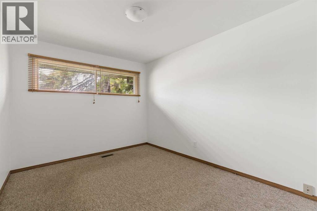 32 Gladeview Crescent SW - 21