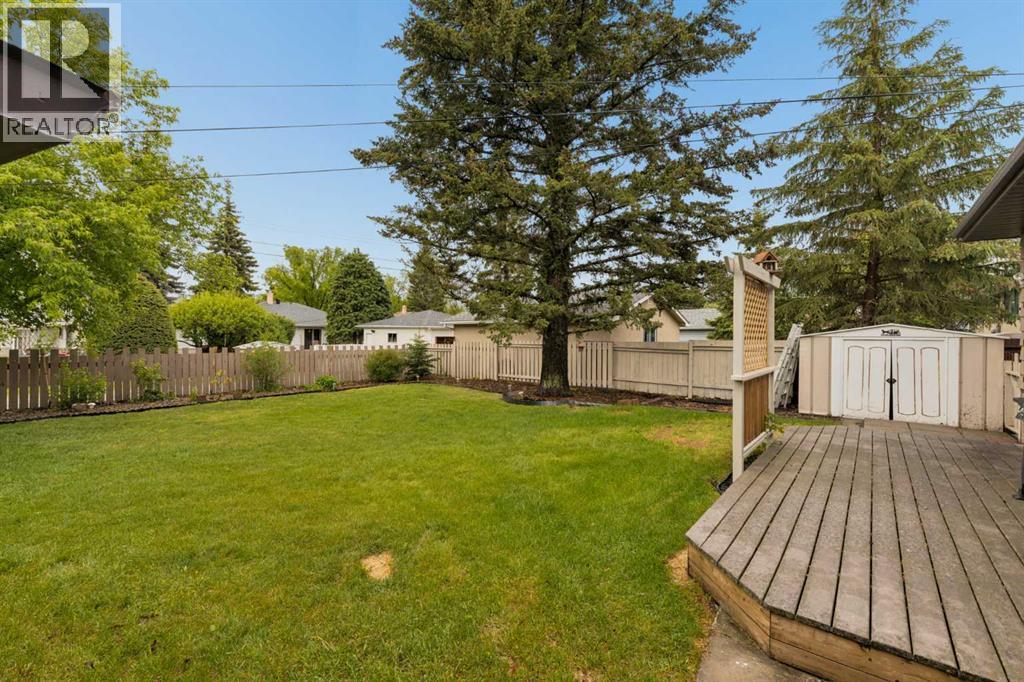 32 Gladeview Crescent SW - 30