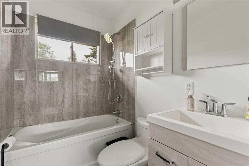 32 Gladeview Crescent SW - 6