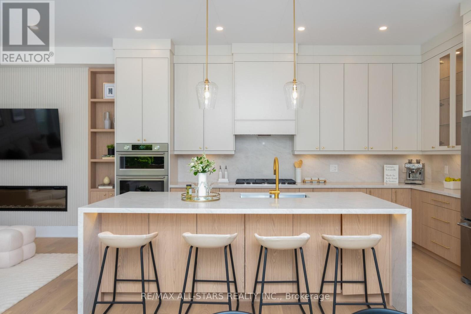 38 CLONMORE DRIVE - 10