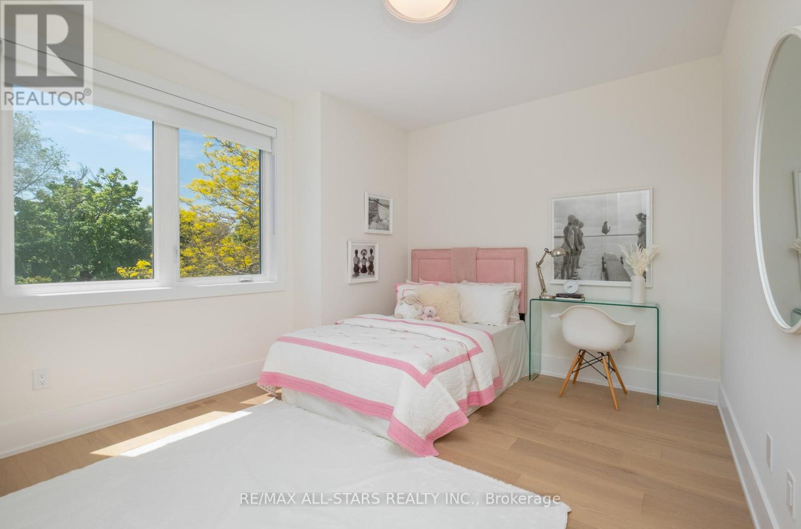 38 CLONMORE DRIVE - 24