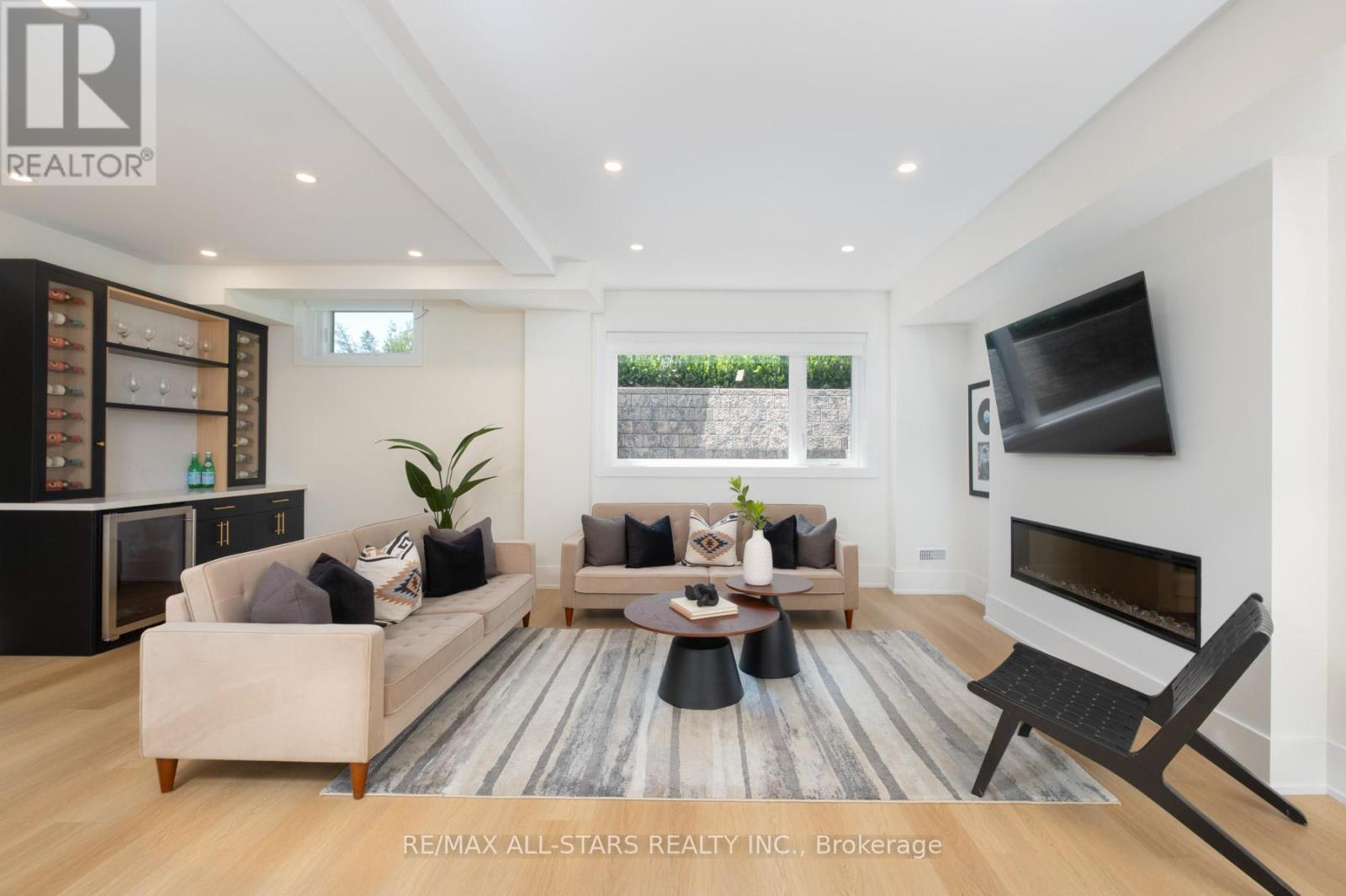 38 CLONMORE DRIVE - 29