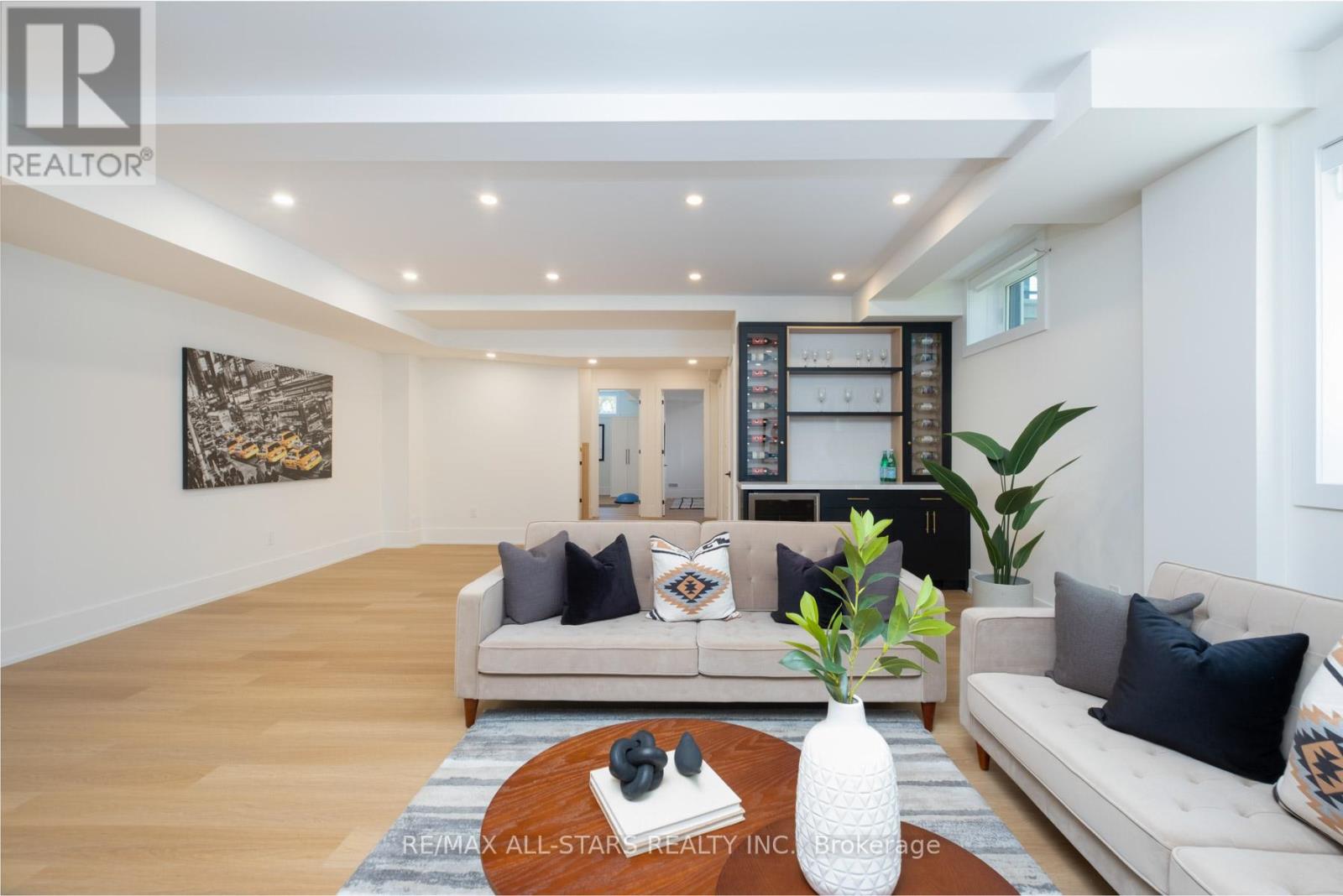 38 CLONMORE DRIVE - 34