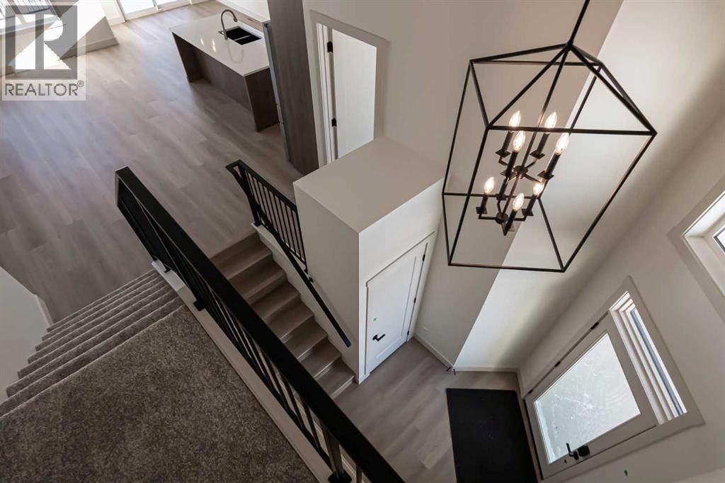 639 Sixmile Crescent S - Image 2
