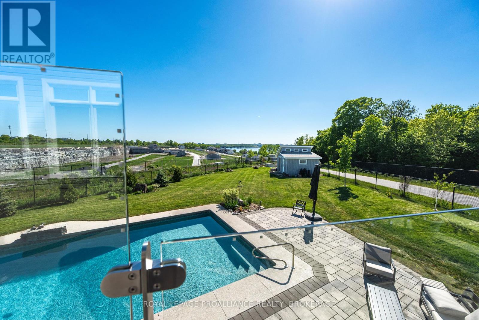 800 RIVERVIEW WAY - 8