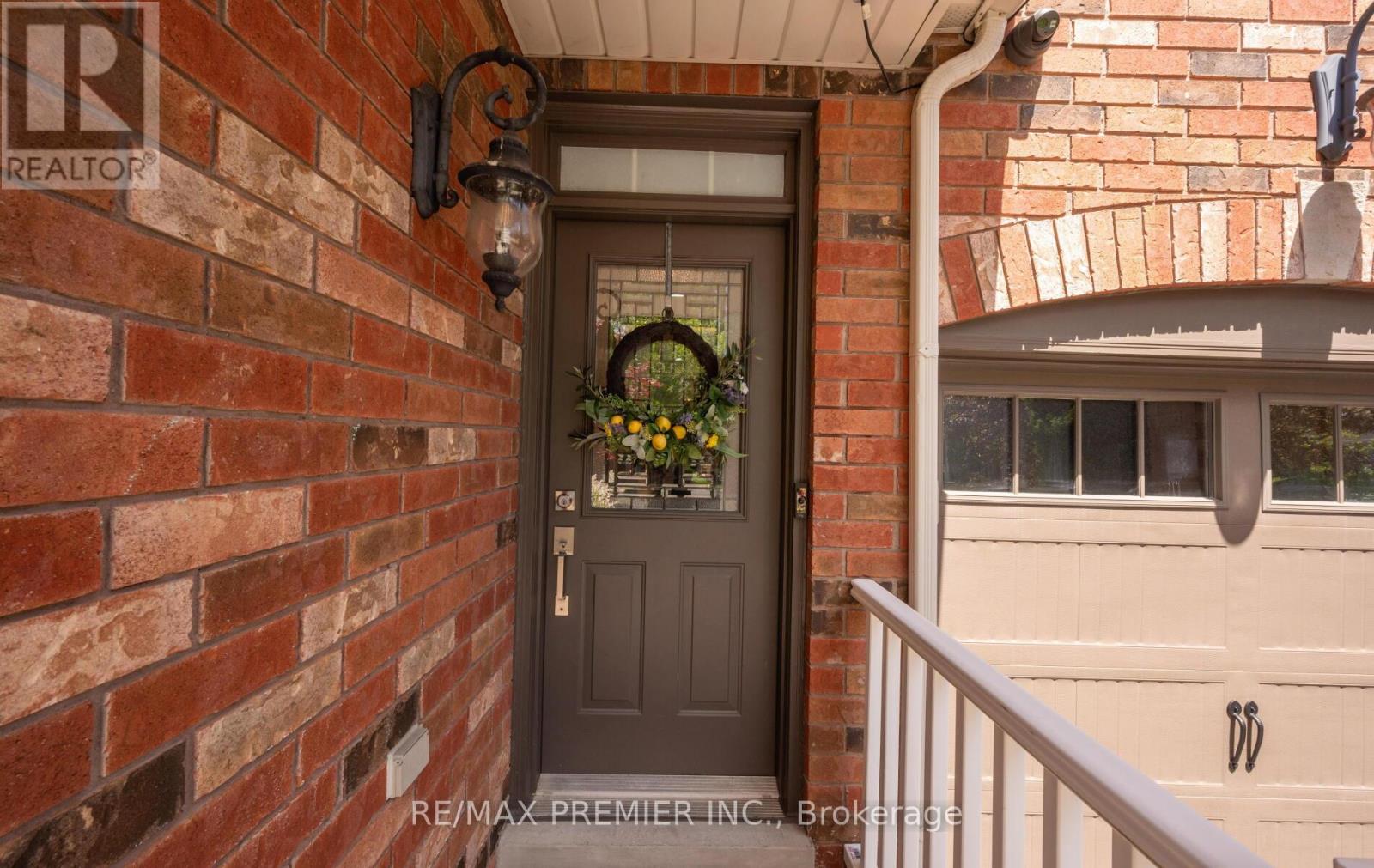 283 KIRKVALLEY CRESCENT - 4