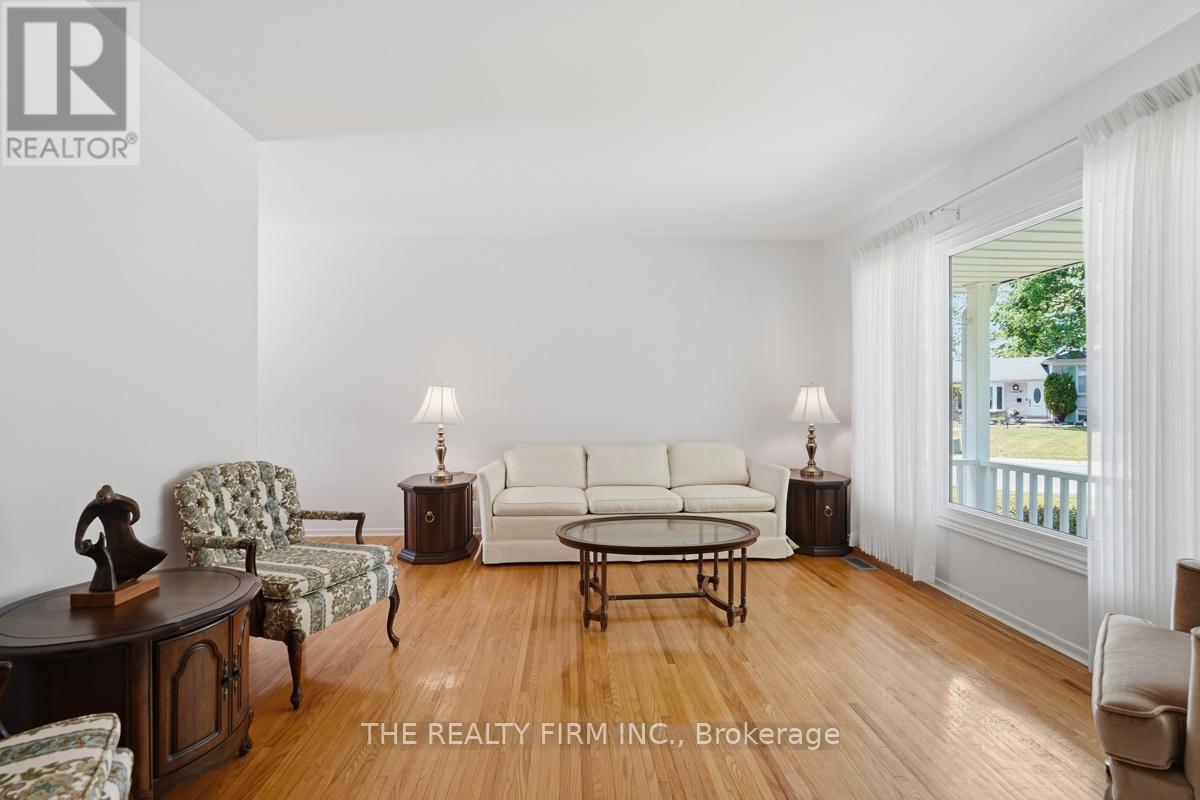 52 MAXWELL CRESCENT - 11