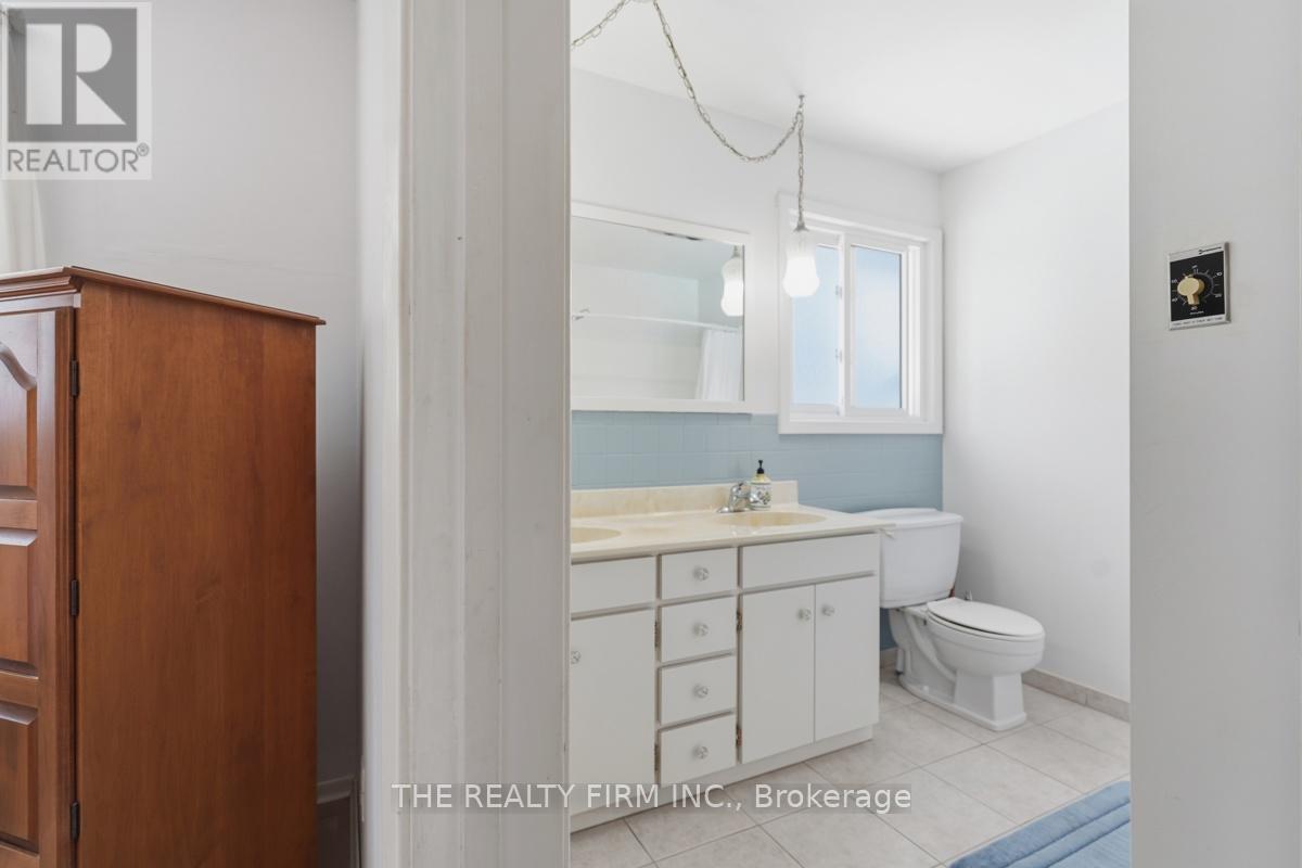 52 MAXWELL CRESCENT - 23