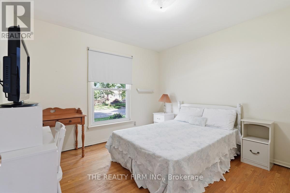 52 MAXWELL CRESCENT - 24