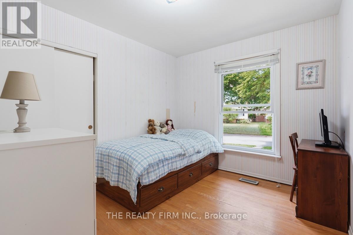 52 MAXWELL CRESCENT - 26