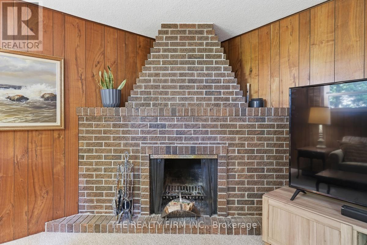 52 MAXWELL CRESCENT - 31