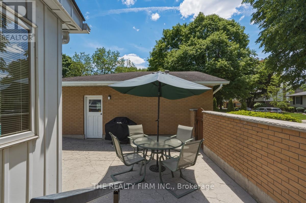 52 MAXWELL CRESCENT - 34
