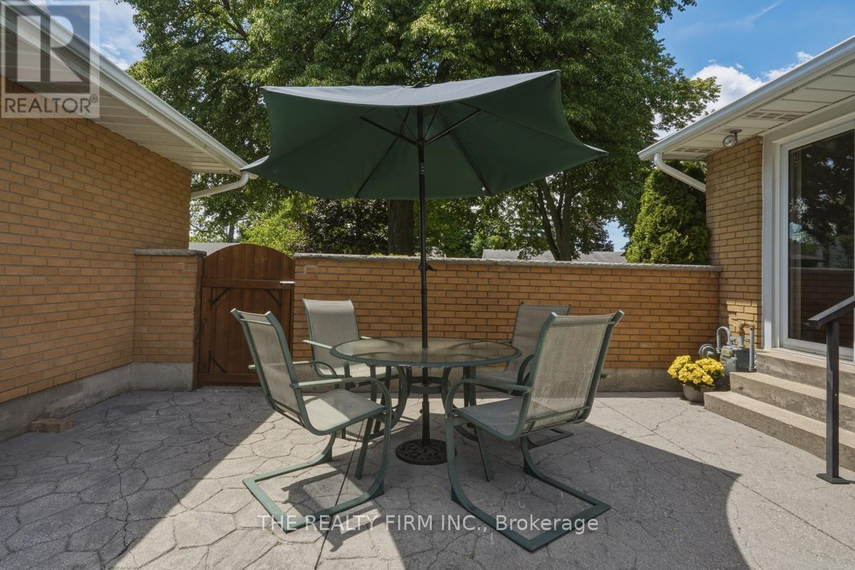 52 MAXWELL CRESCENT - 36