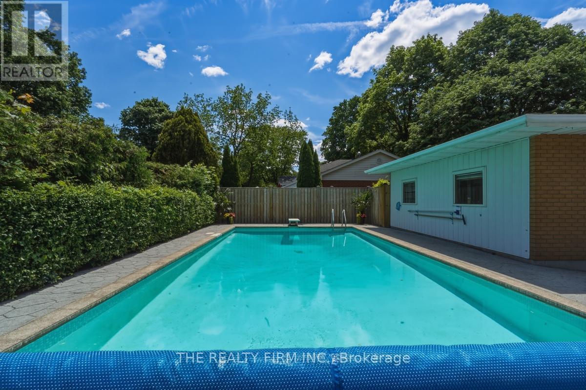 52 MAXWELL CRESCENT - 39