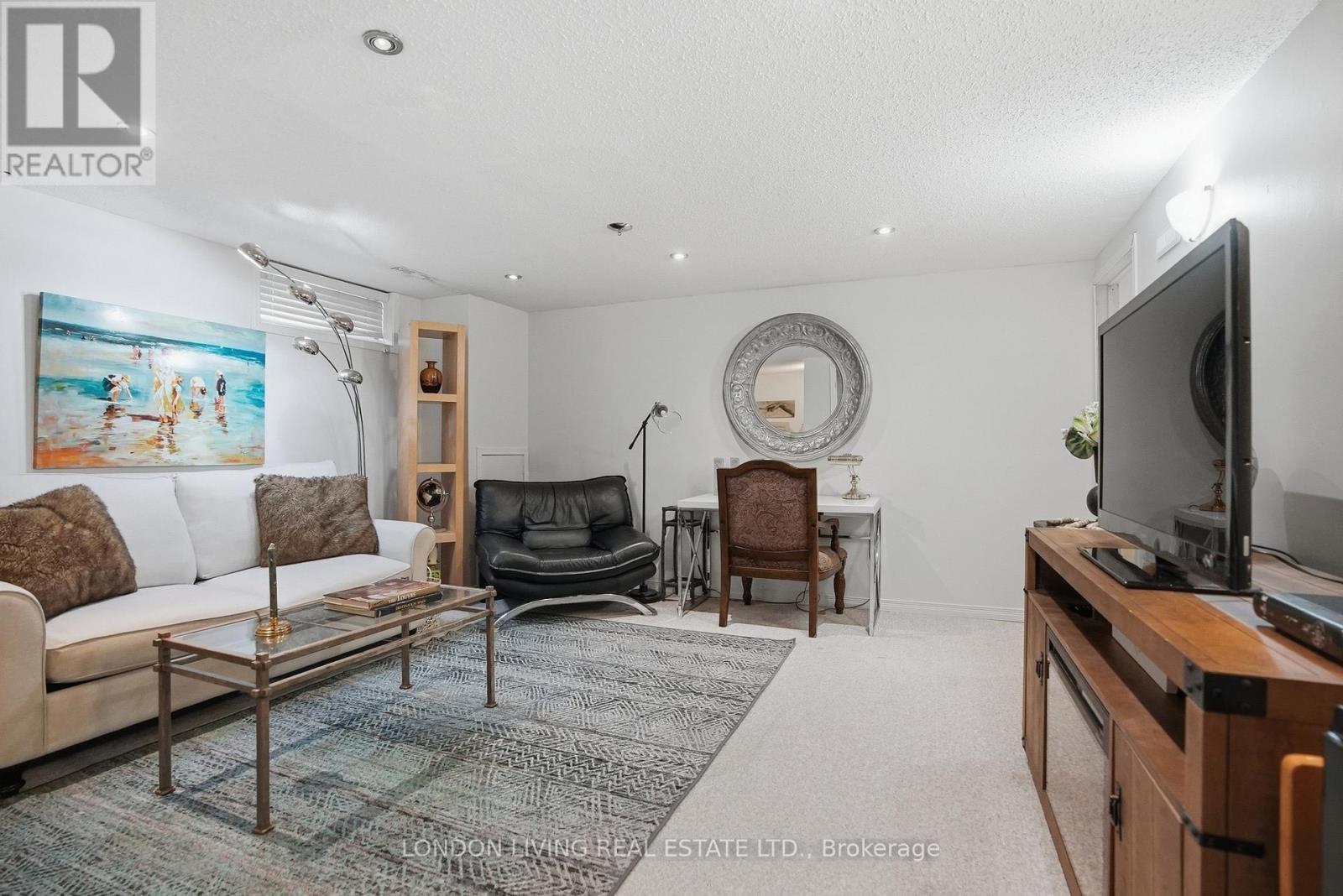 388 HOMESTEAD COURT - 25