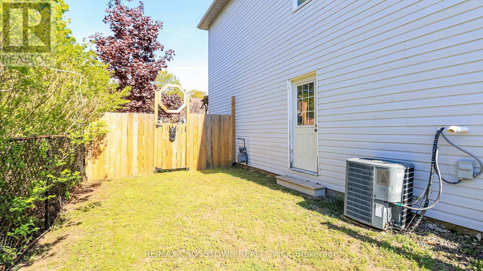 67 DONALD CRESCENT - 27