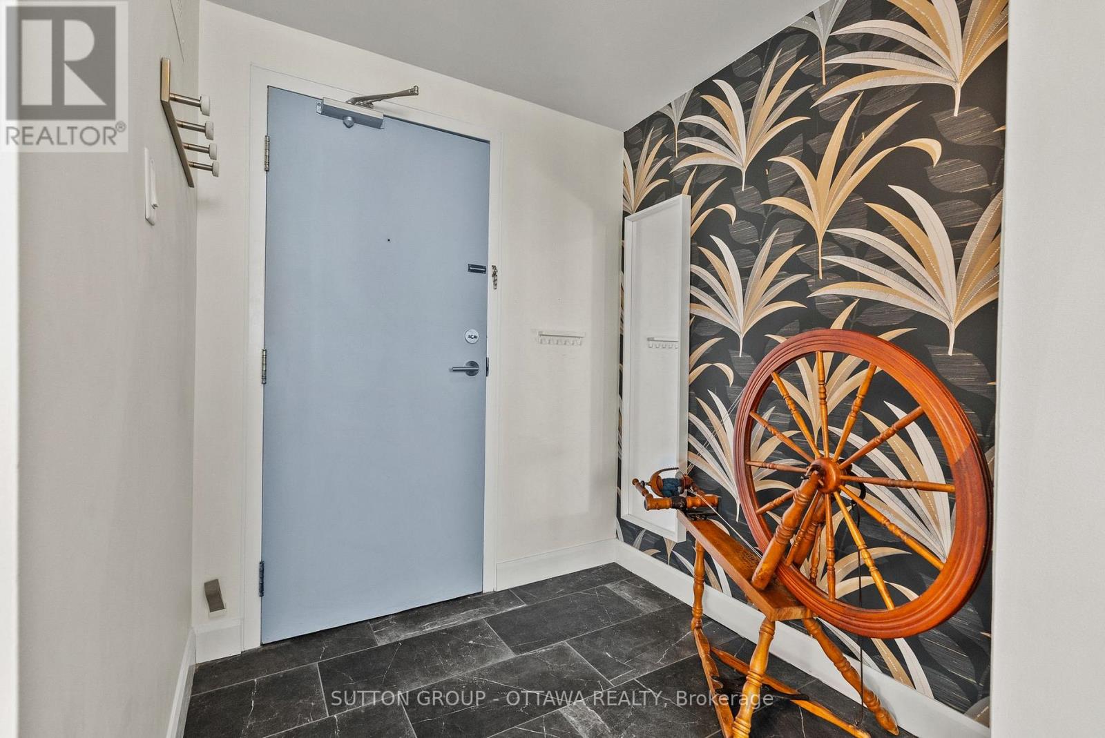#702 99 HOLLAND AVENUE - 2