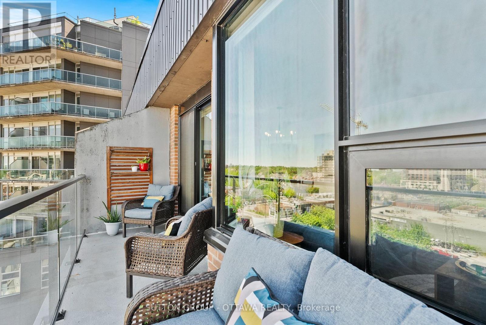 #702 99 HOLLAND AVENUE - 26
