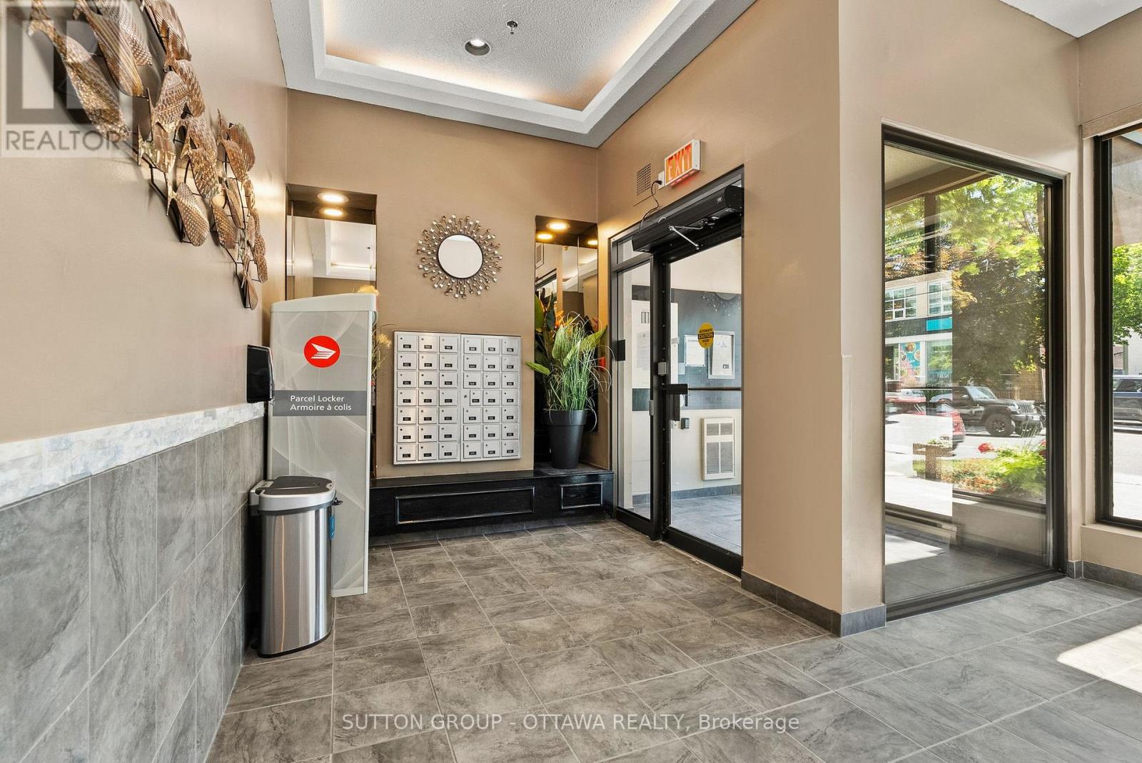 #702 99 HOLLAND AVENUE - 30