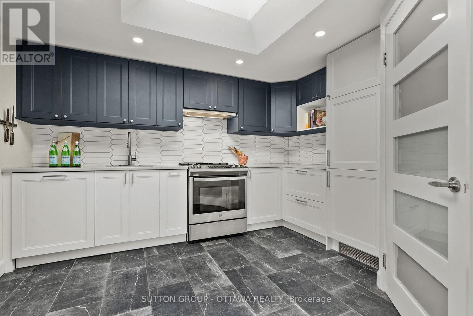 #702 99 HOLLAND AVENUE - 5