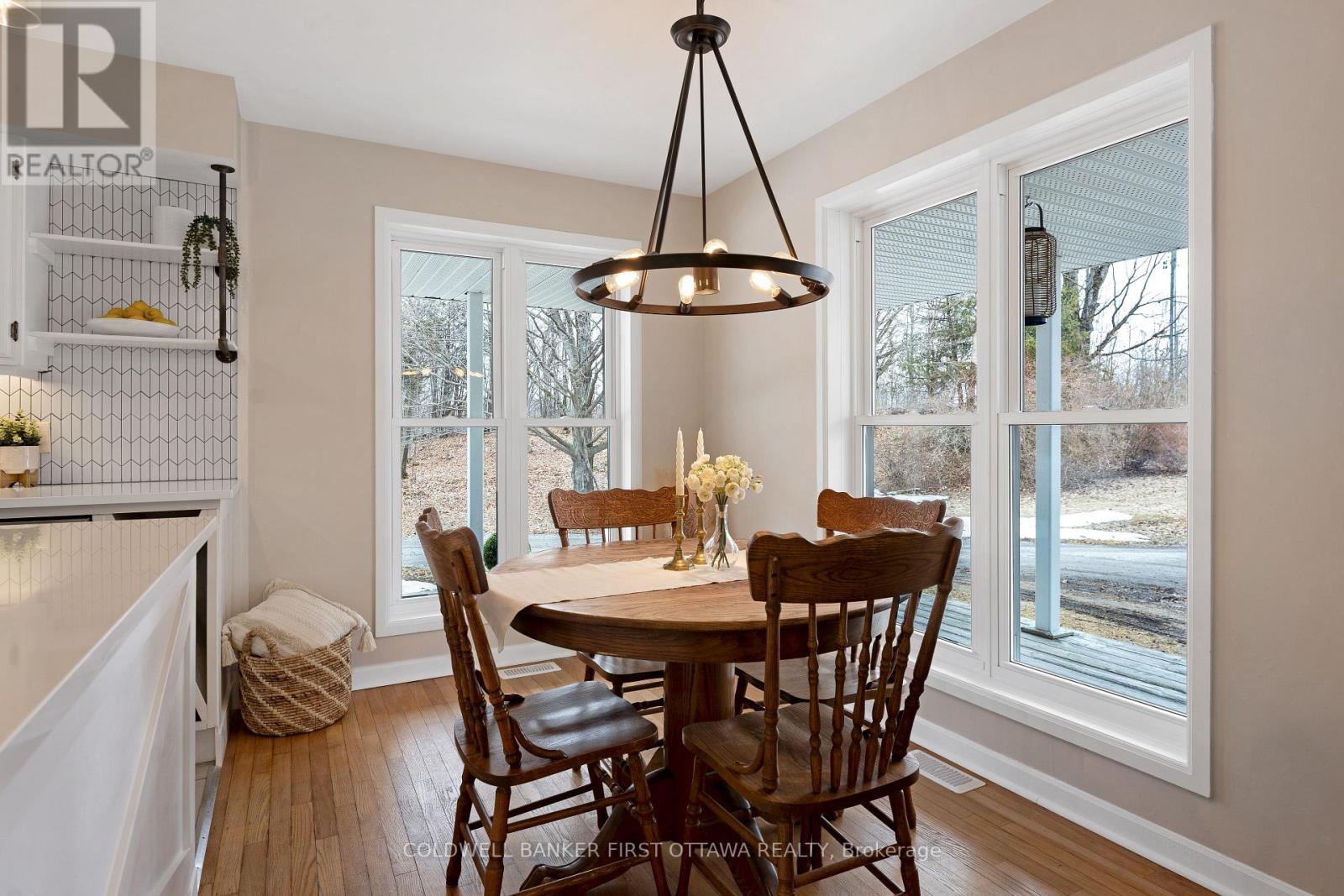2511 CONCESSION 10C - 21