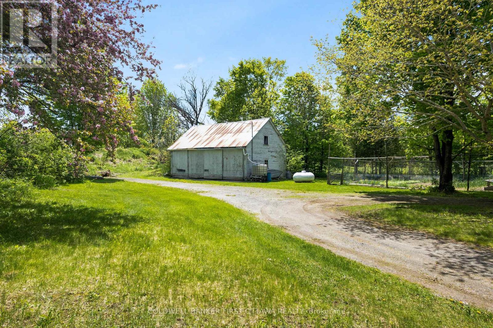 2511 CONCESSION 10C - 42