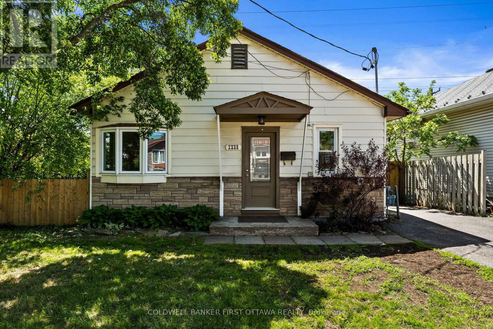 1 Level for easy accessibility throughout!