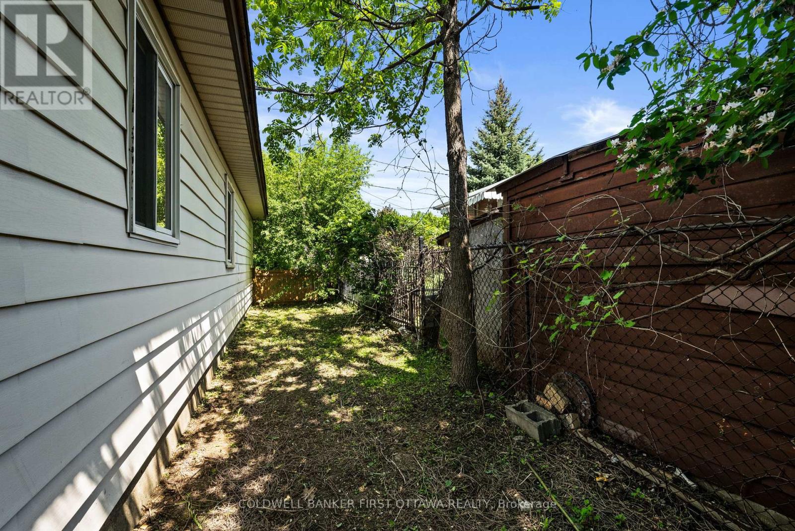 1246 KITCHENER AVENUE - 40