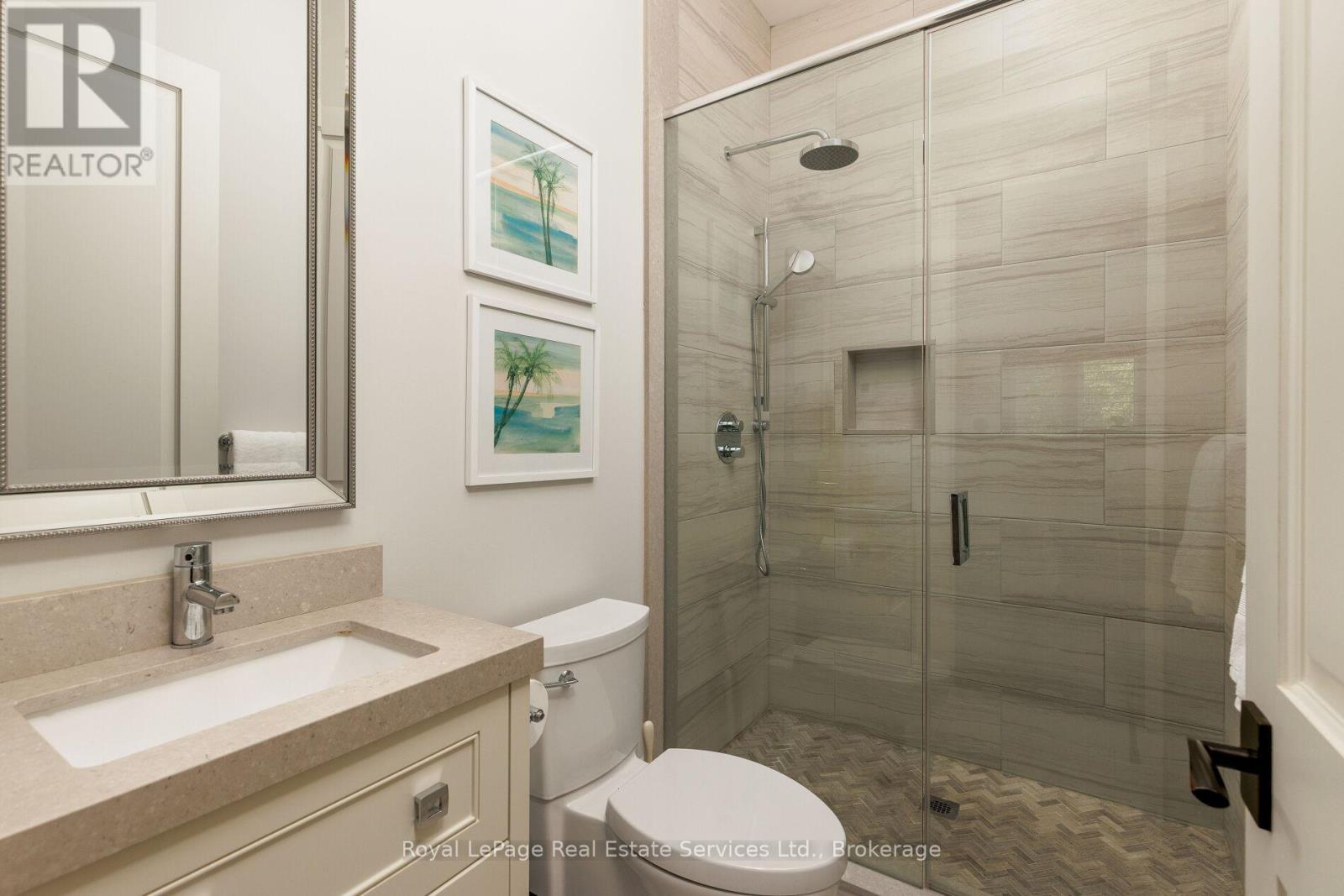 #5 456 LAKESHORE ROAD W - 32