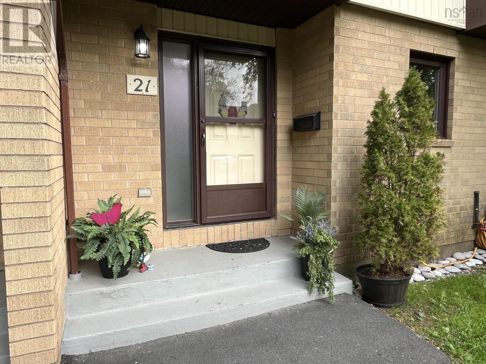 21 Covington Way, Halifax Way - 1