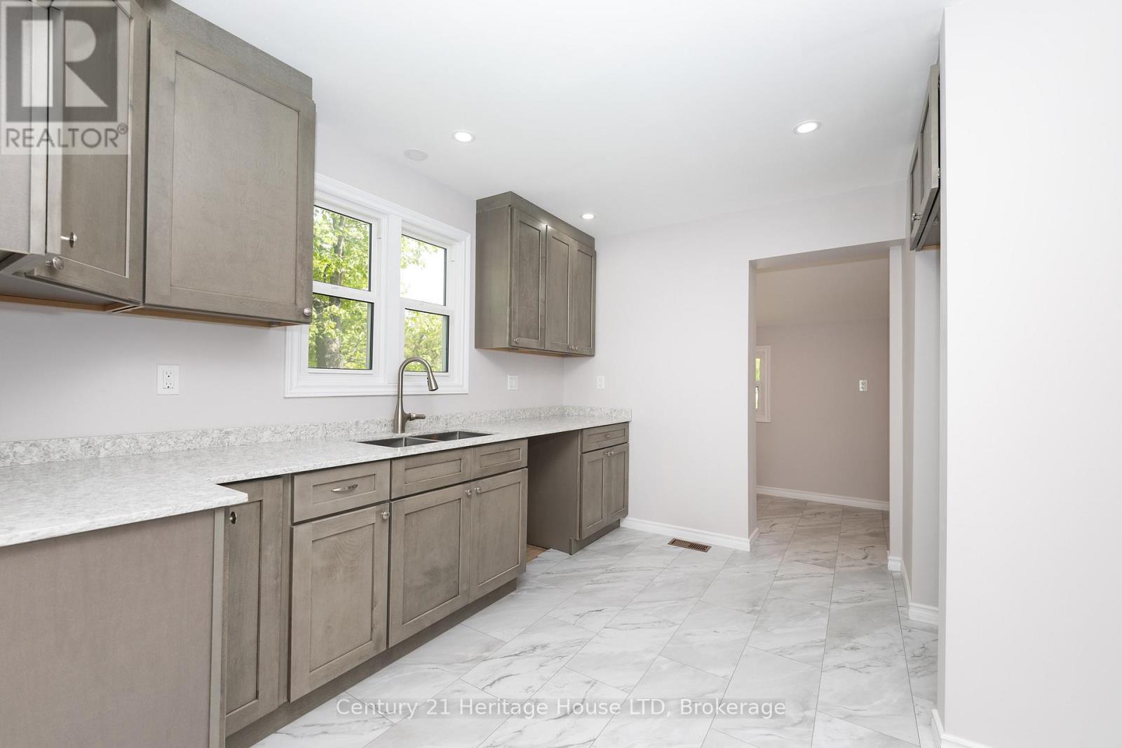 218 HENRIETTA STREET - 10