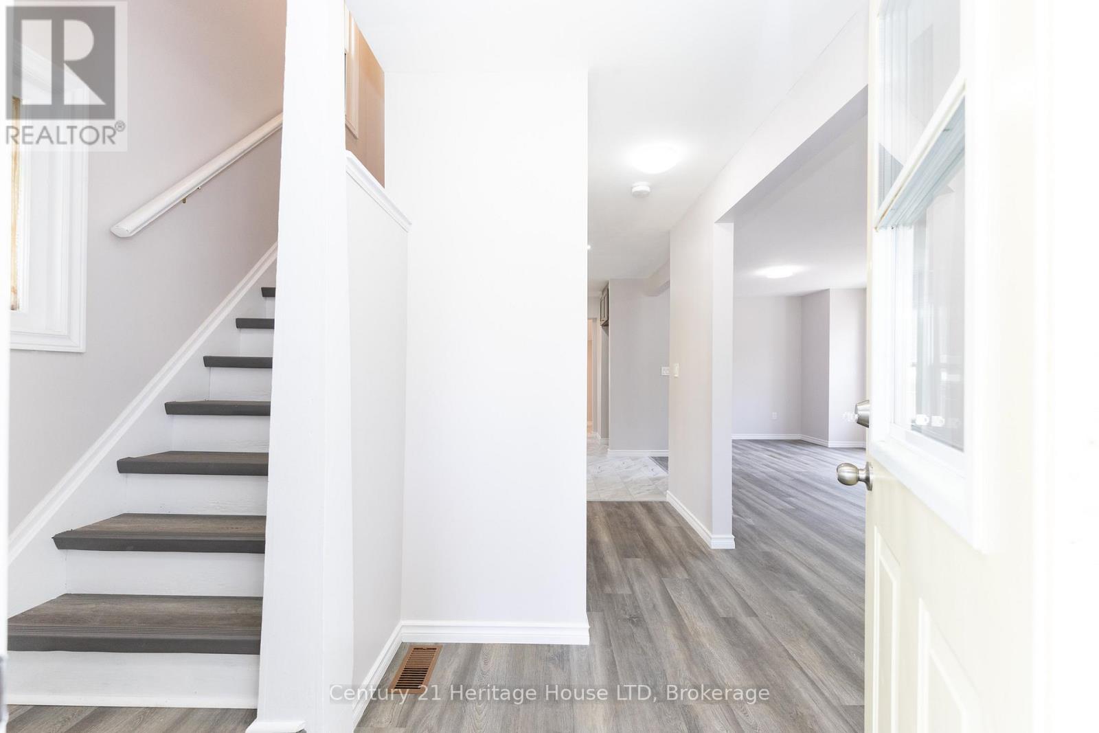 218 HENRIETTA STREET - 12