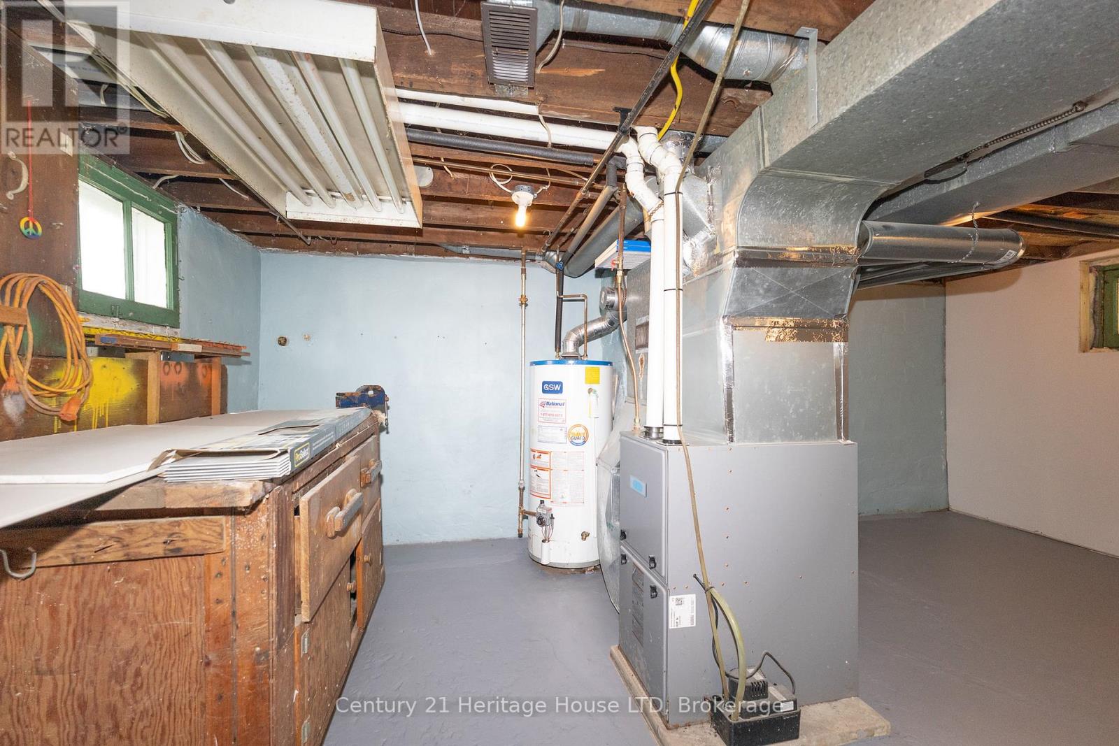 218 HENRIETTA STREET - 24