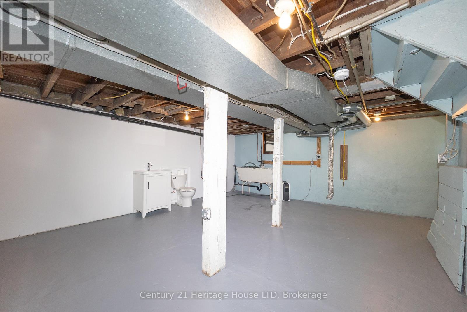 218 HENRIETTA STREET - 25