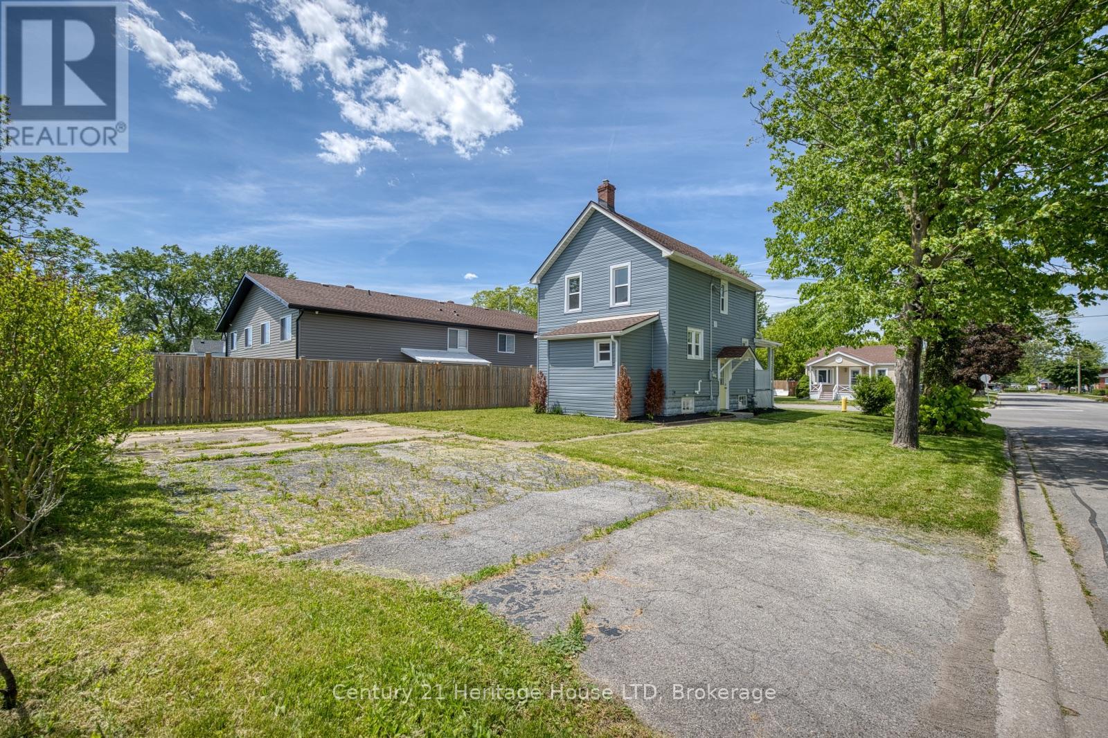 218 HENRIETTA STREET - 30