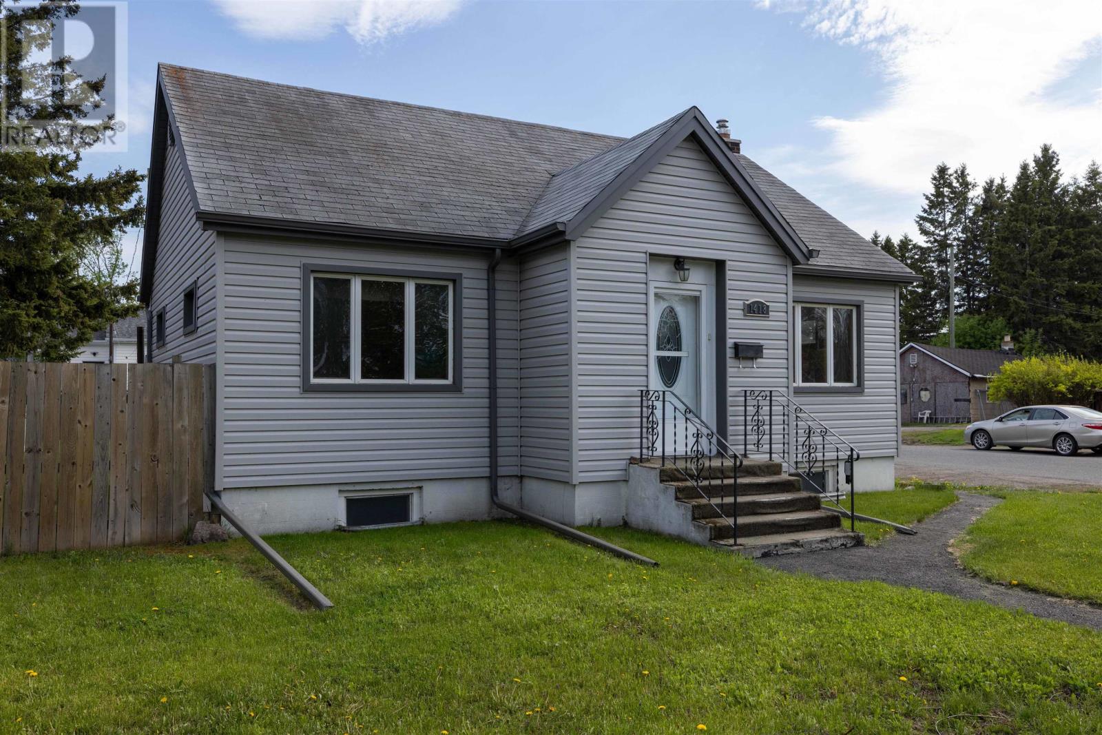 1418 Frederica St. W