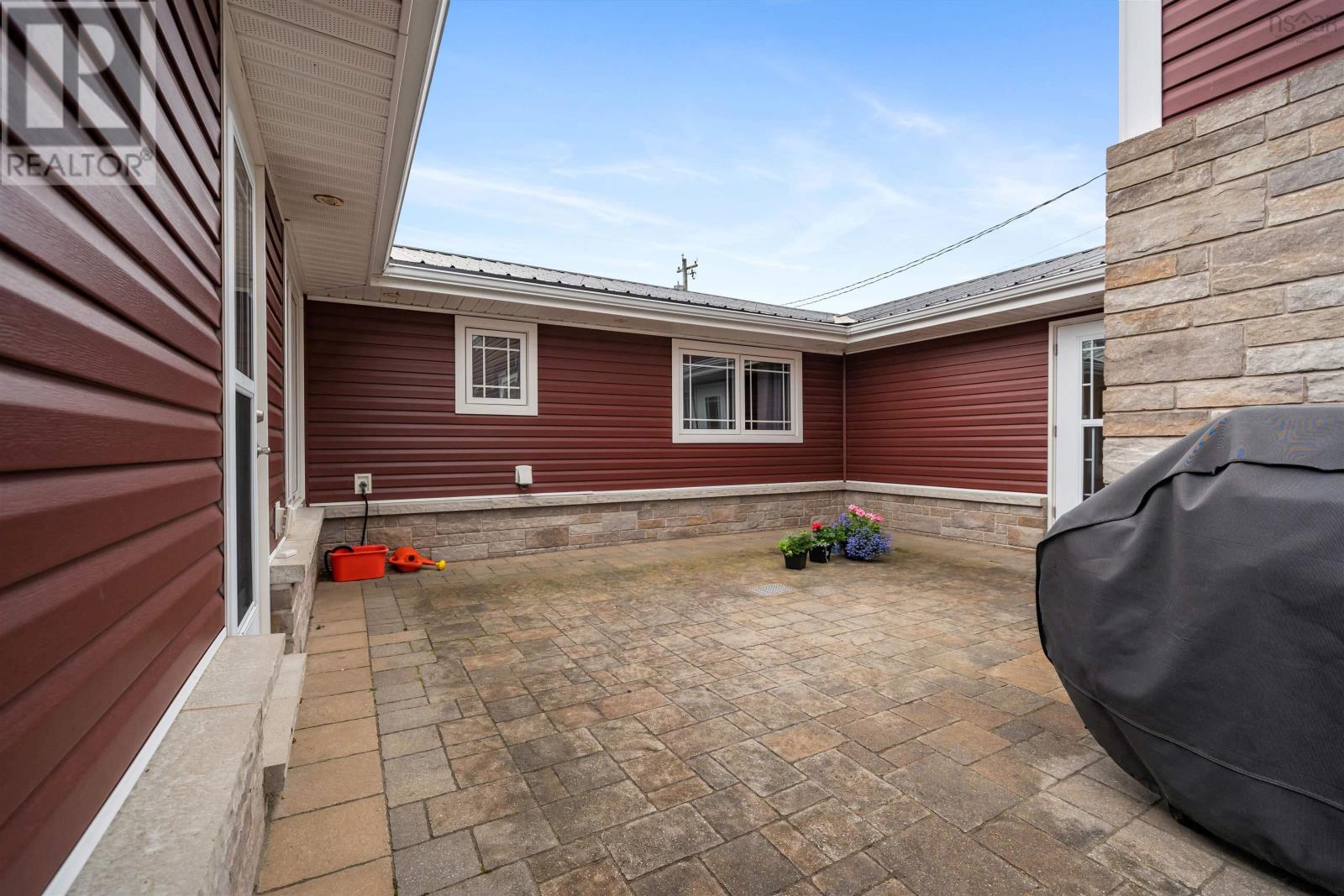 8805 Highway 14 - 44