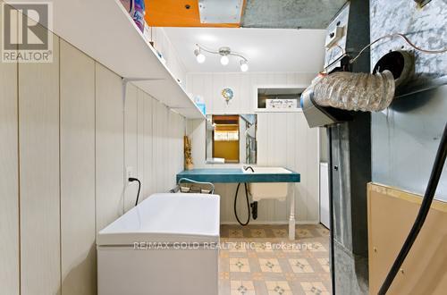 60 GONDOLA CRESCENT - 36
