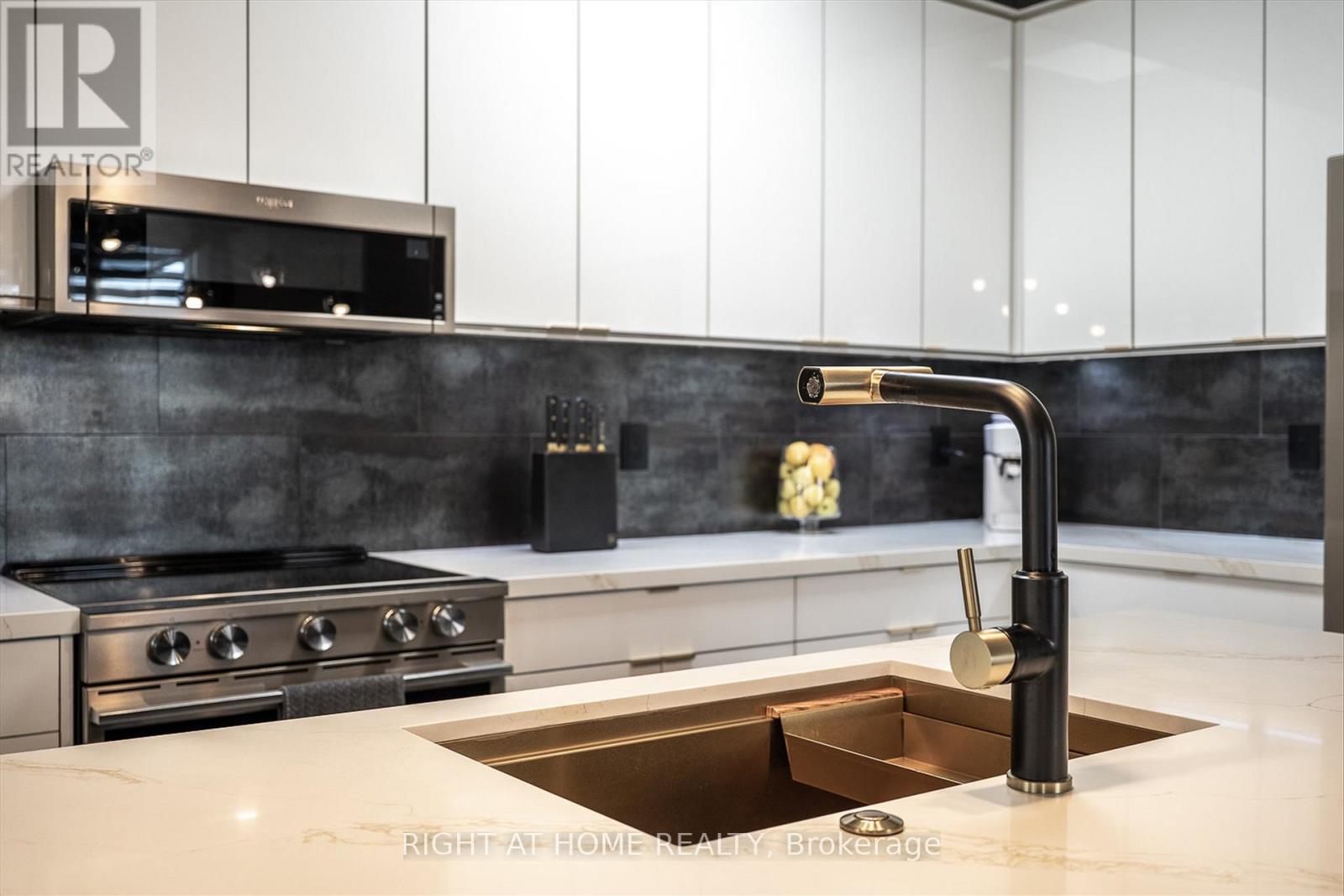 1192 RASPBERRY TERRACE - 11
