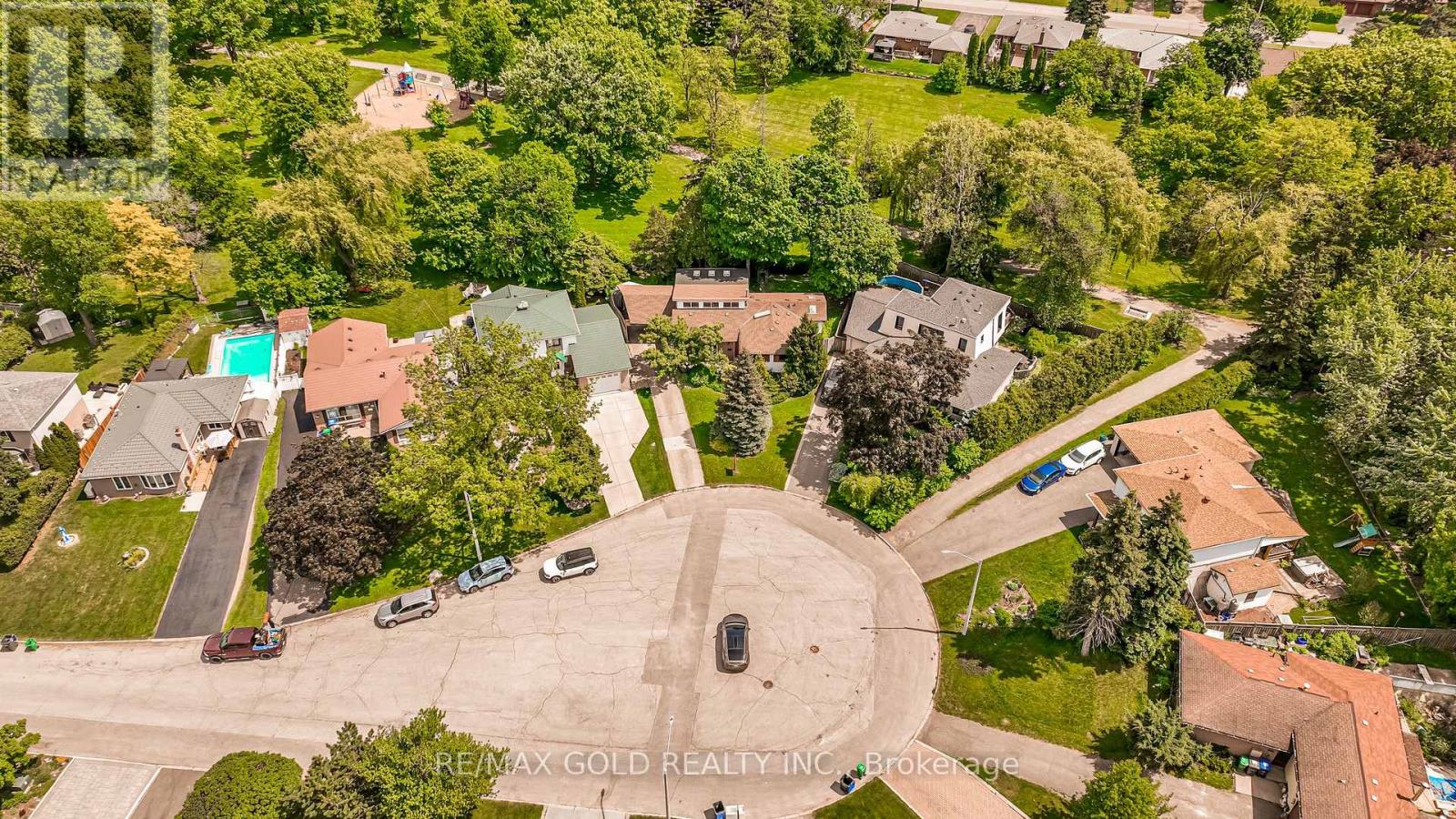 16 DONALDA PLACE - 2