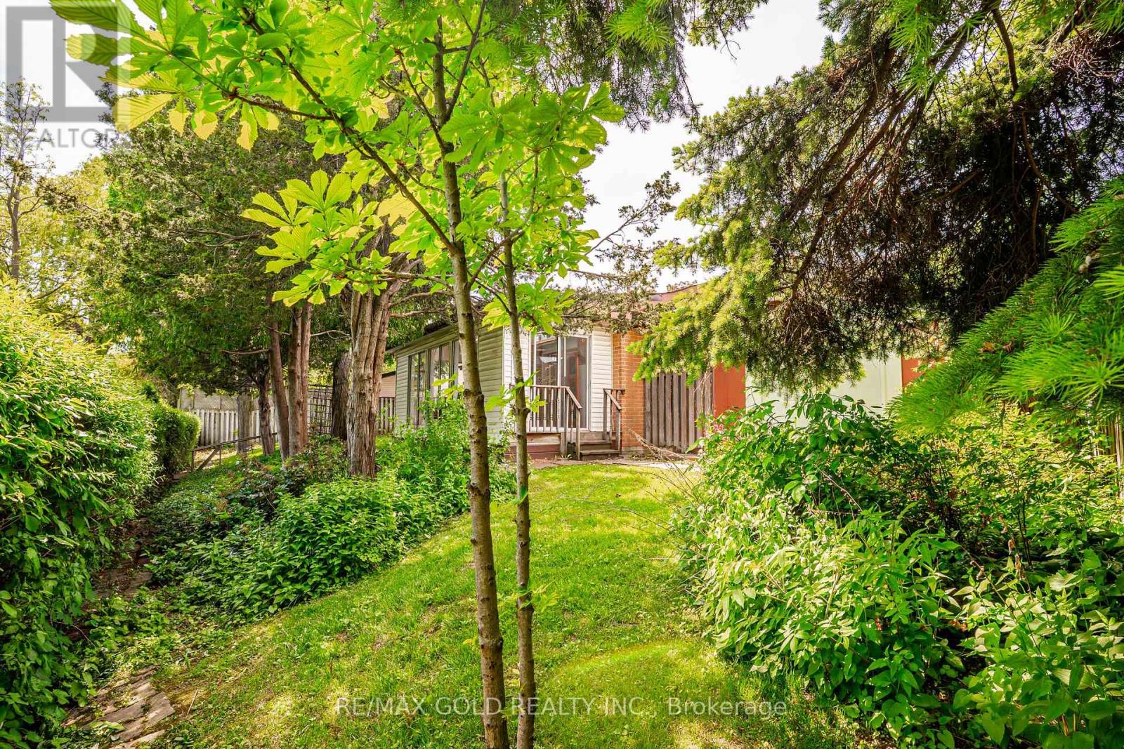 16 DONALDA PLACE - 44