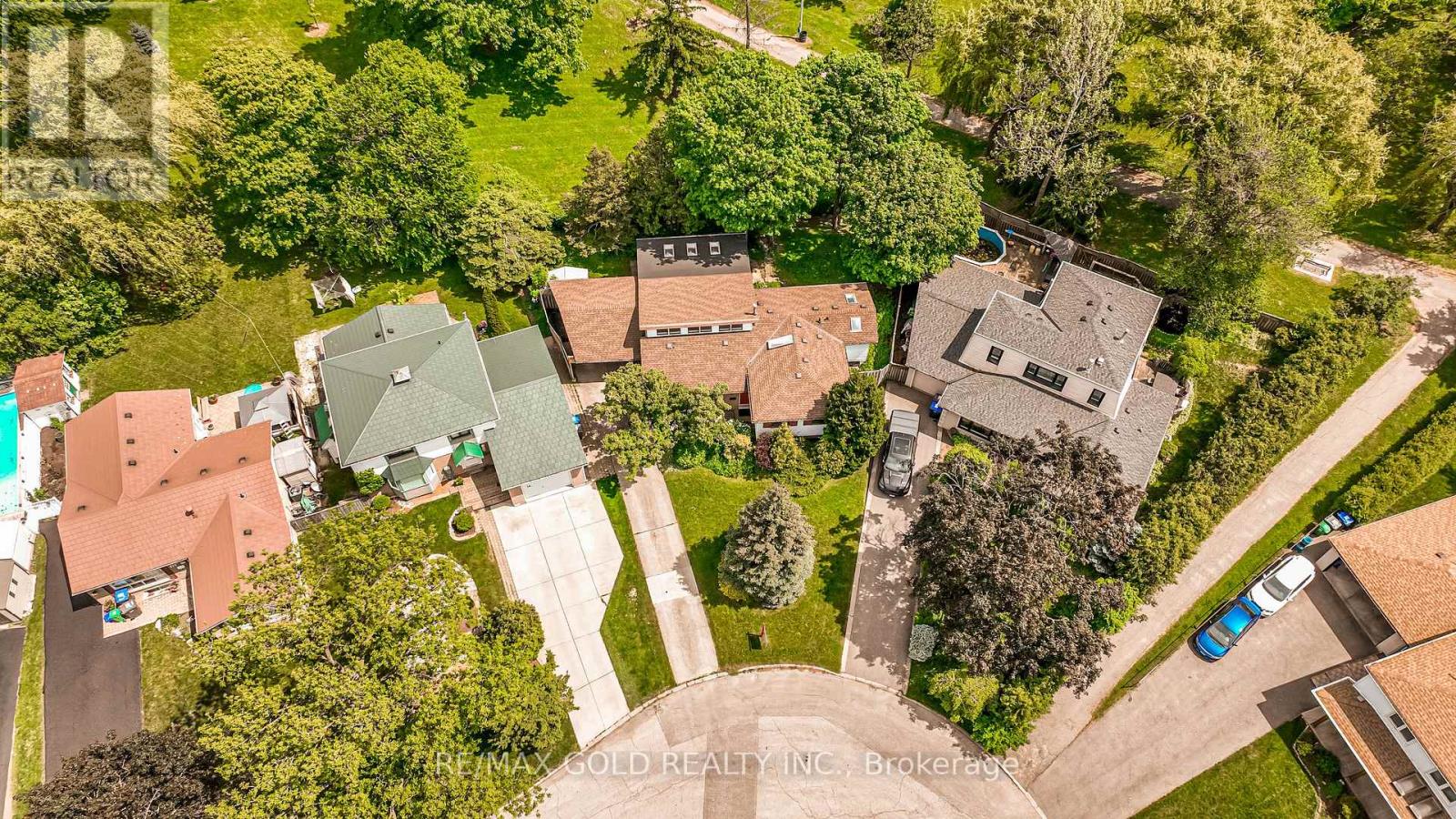 16 DONALDA PLACE - 46